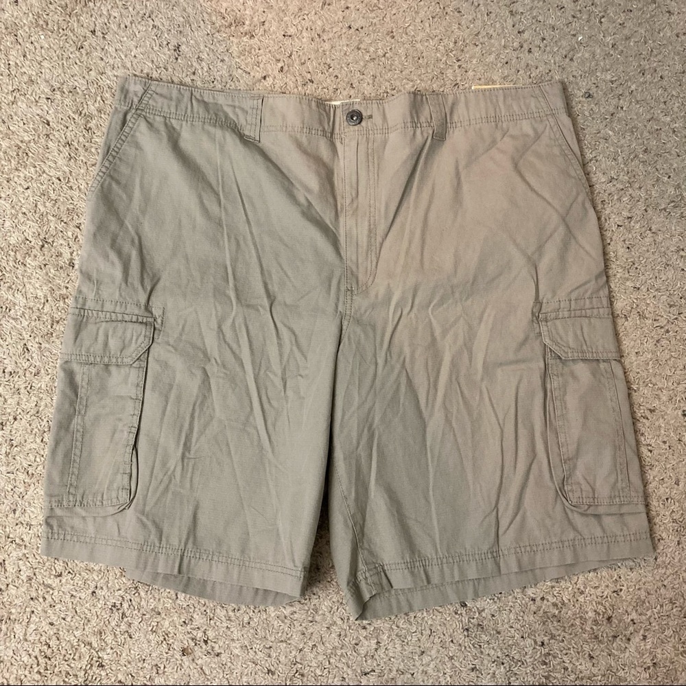NWT True Nation Khaki Cargo Shorts - Sz 46